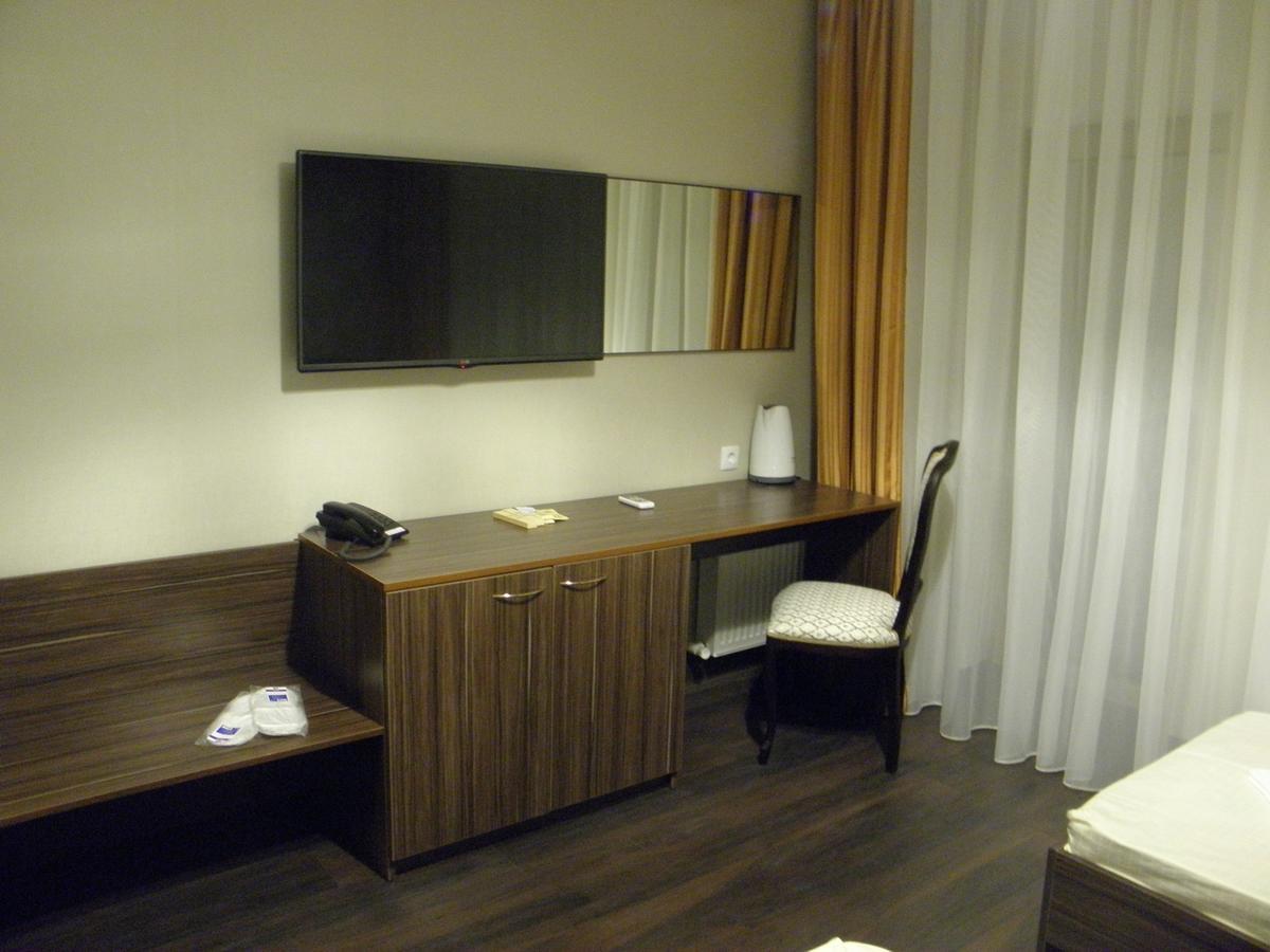 Krts Korona Hotel Sudilovichi Buitenkant foto