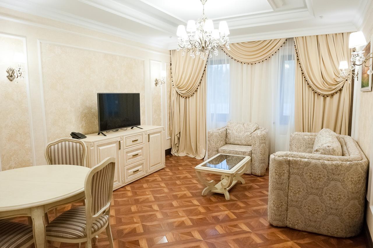 Krts Korona Hotel Sudilovichi Buitenkant foto