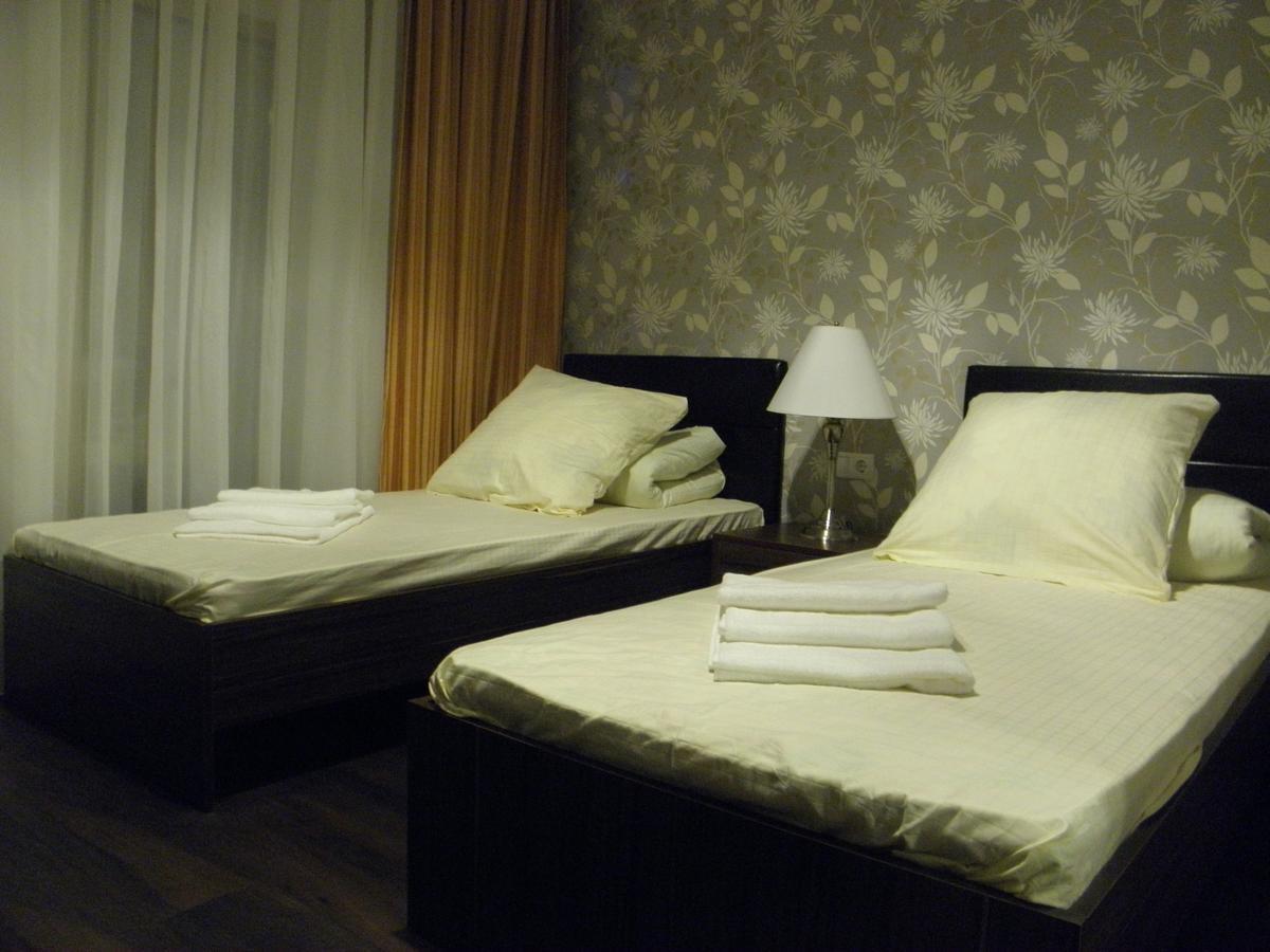 Krts Korona Hotel Sudilovichi Buitenkant foto