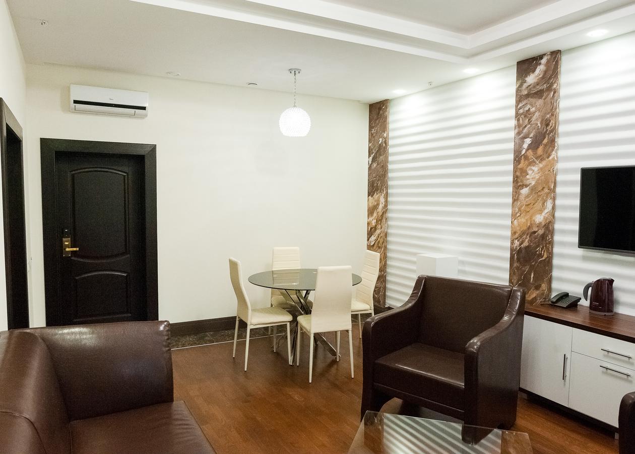 Krts Korona Hotel Sudilovichi Buitenkant foto