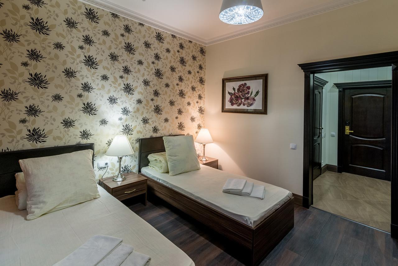 Krts Korona Hotel Sudilovichi Buitenkant foto