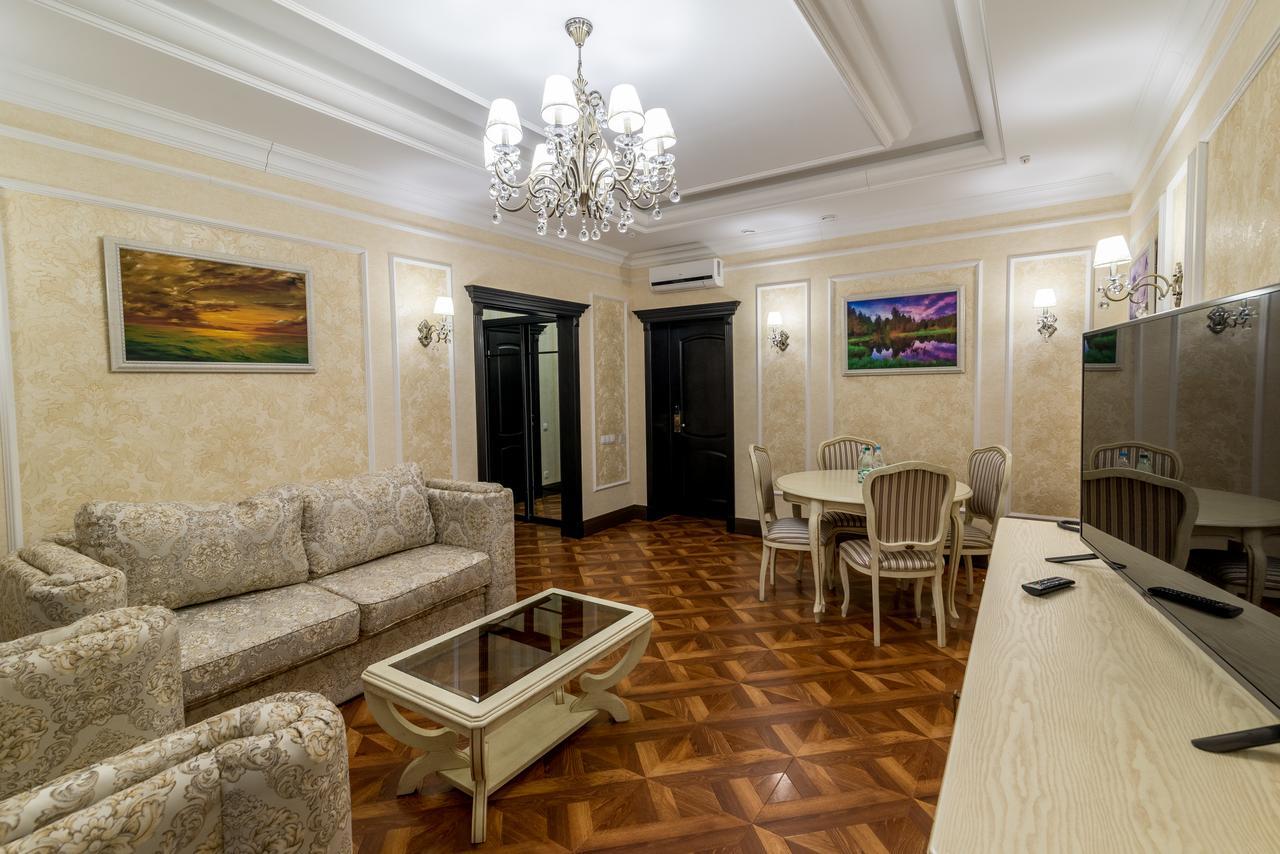 Krts Korona Hotel Sudilovichi Buitenkant foto