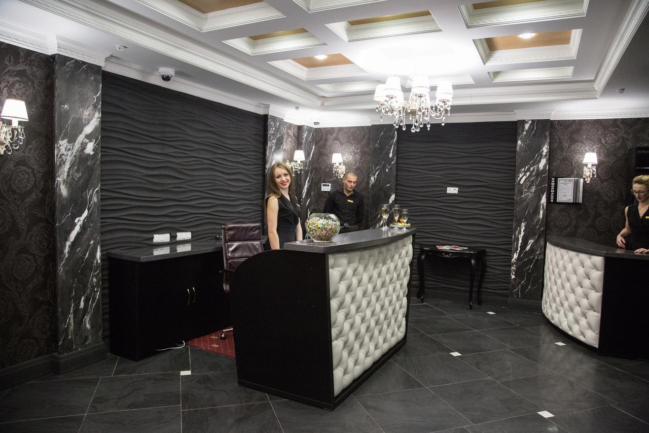 Krts Korona Hotel Sudilovichi Buitenkant foto