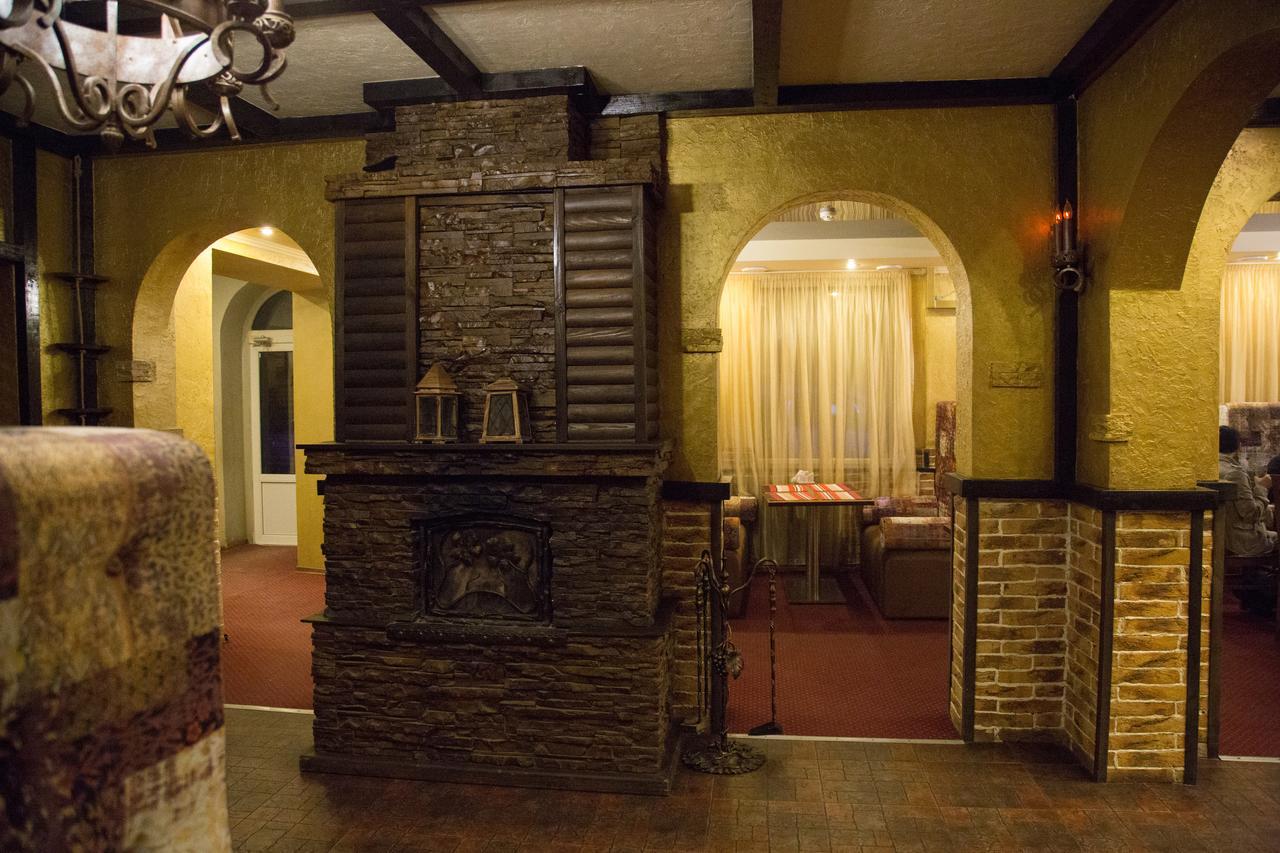 Krts Korona Hotel Sudilovichi Buitenkant foto